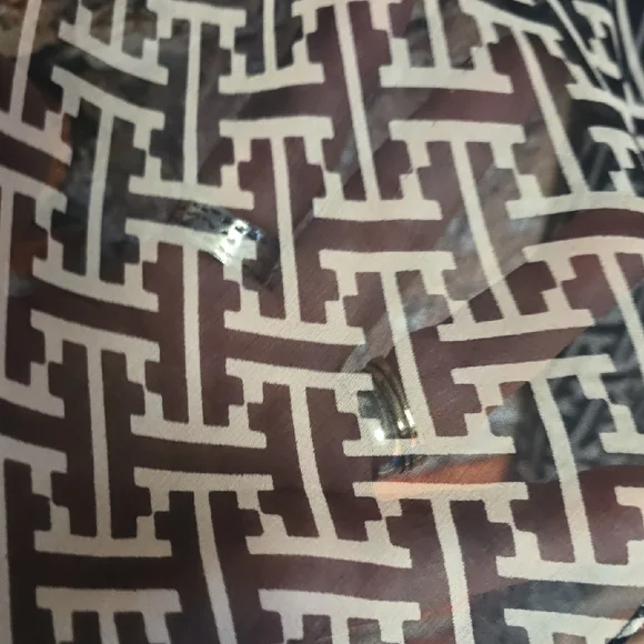 Chic Black and White Geometric Scarf - Picture 2 of 8